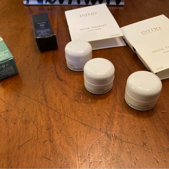 Neiman Marcus samples La Mer renewal oil eye cream Tom Ford parfum,Initio parfum - Picture 5 of 5